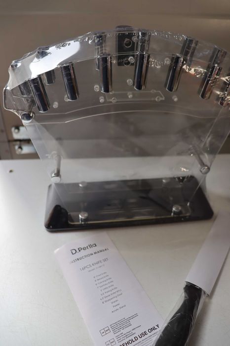 Комплект ножове D.Perlla, 16бр от високовъглеродна неръждаема стомана