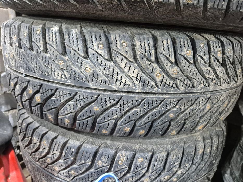 Продам комплект резины на дисках