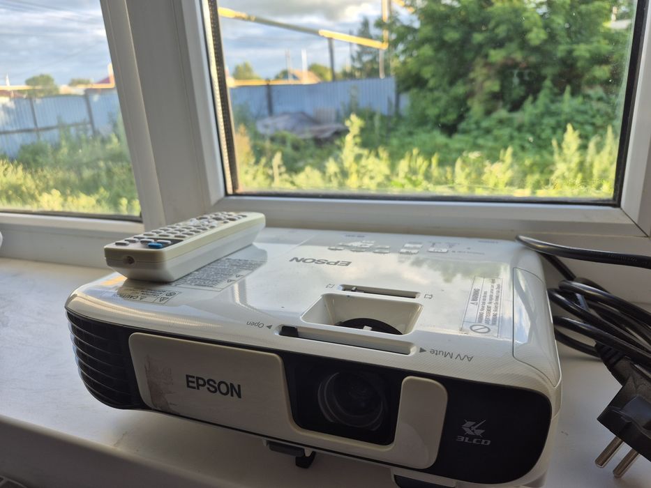 Проектор EPSON EB-X41