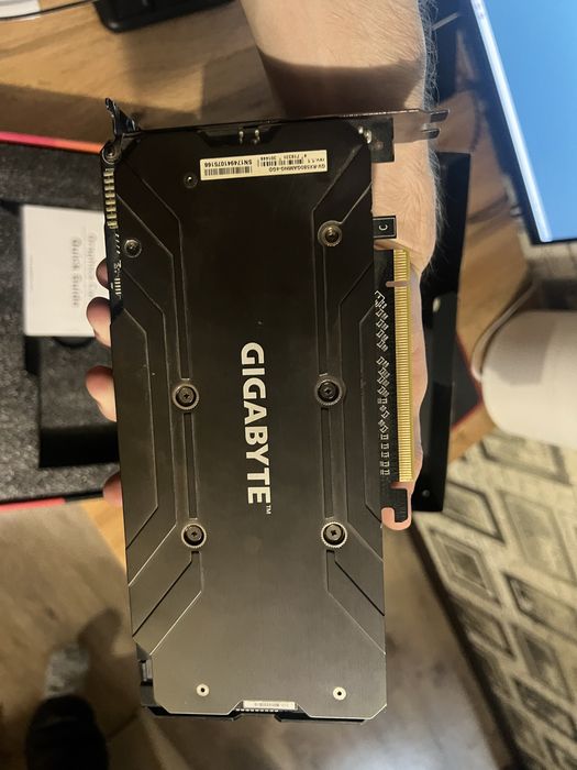 Видеокарта gigabyte rx 580 4gb.