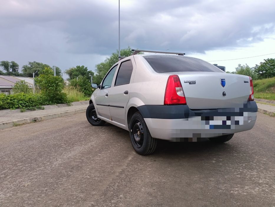 Vând Dacia Logan