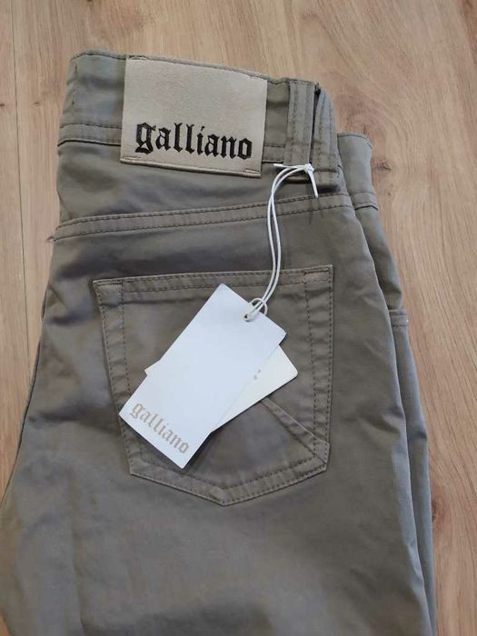 Дамски дънки и панталони