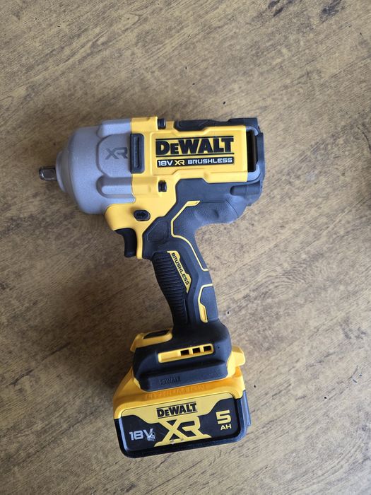 DeWALT DCF961 с батерия 5ah
