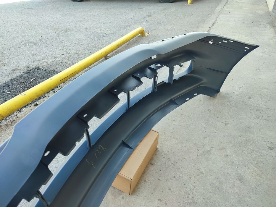 Бампера BMW E38 голый новый