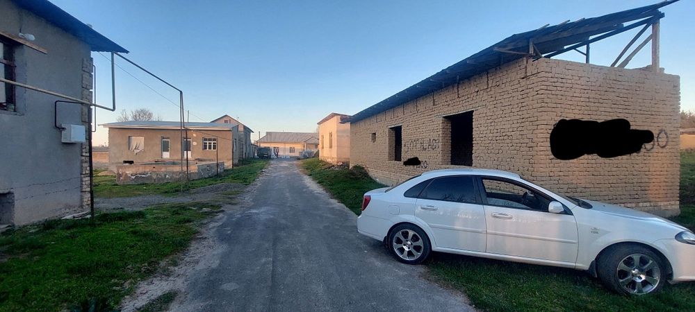 Yangiyòl tumanida uchaska sotiladi