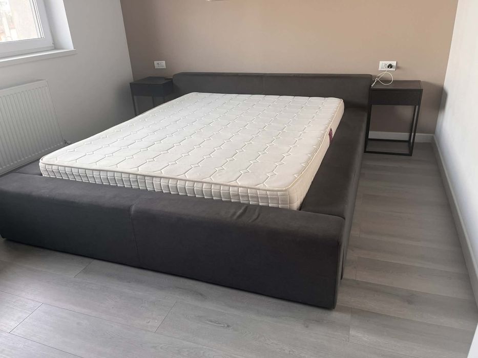 Vand pat tapitat cu somiera fixa + saltea