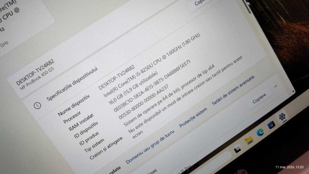 Laptop HP probook i5 Gen 8 16gb RAM ssd 256 hard 1 TB arată țiplă