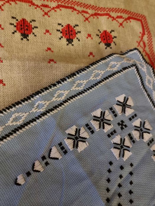 5 Ръчно бродирани каренца