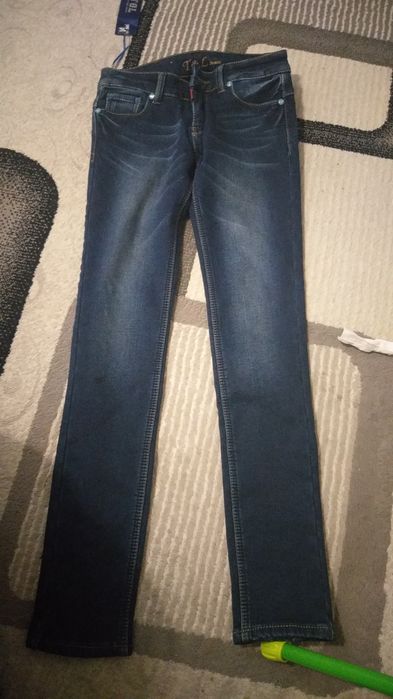 Продам джинсы на девочек