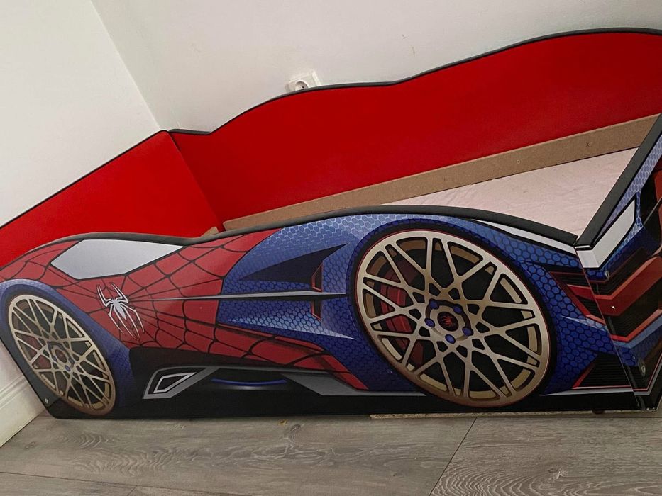 Pat copil în formă de mașinuță