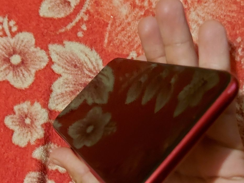 Vând iphone xr pentru piese cine doreste mai multe detalii în privat !