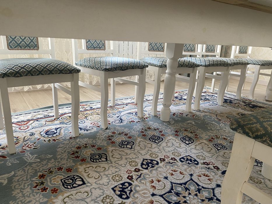 Стол со стульями