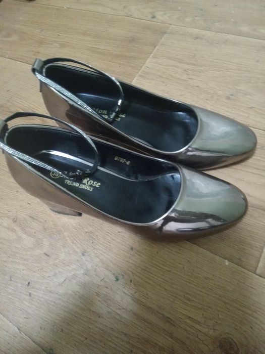 Туфли золотистые