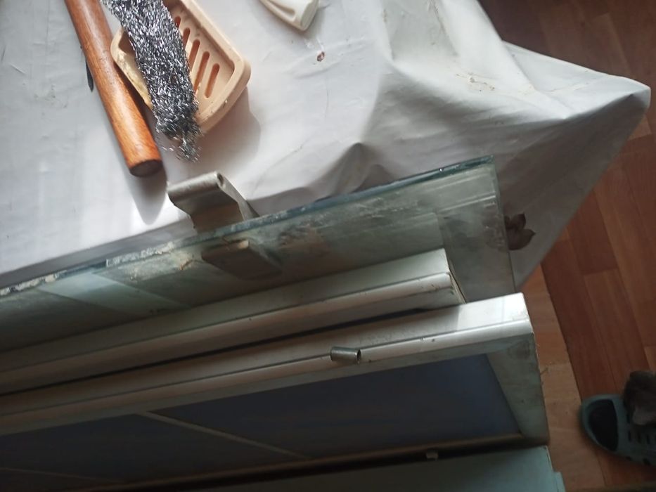 Продает двери разного вида,  разного размера