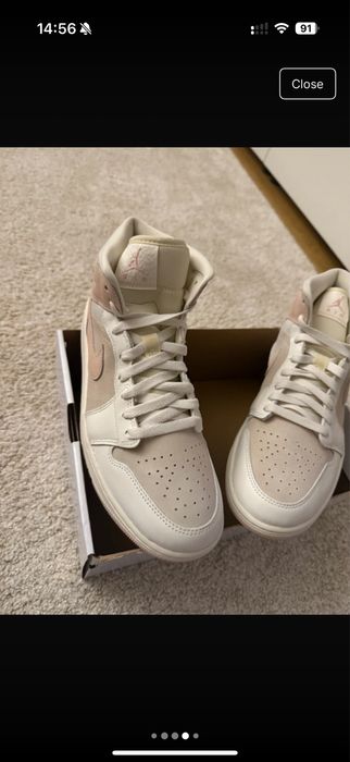 Air Jordan 1 Mid SE.