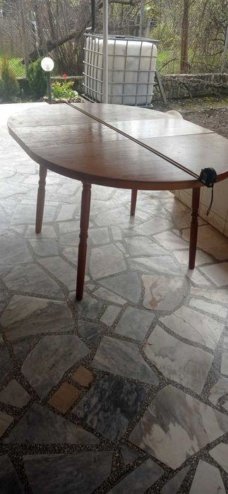 Кухненска маса за хранене