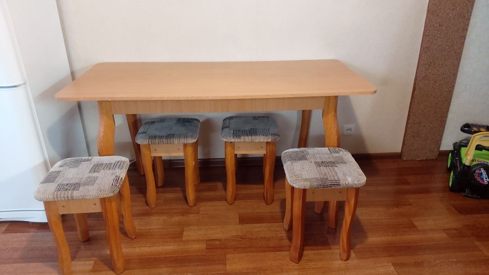 Продаю стол + 4стула