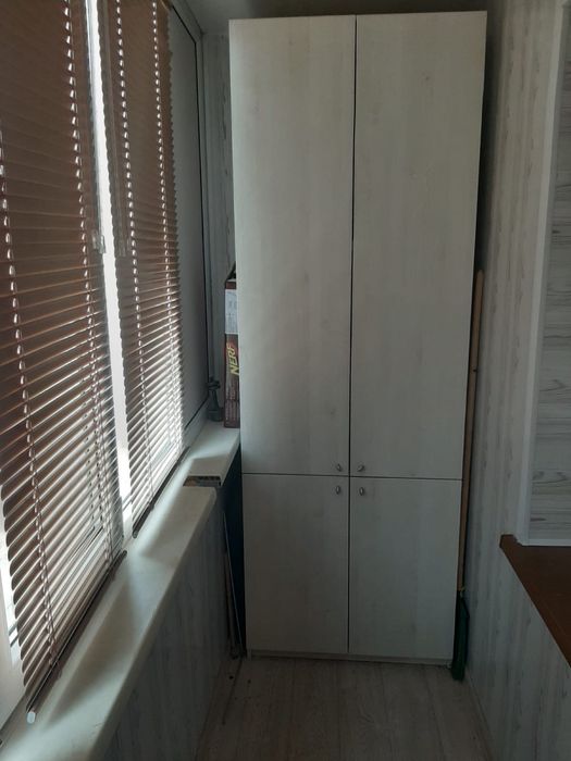 Продается шкаф на балкон белого цвета