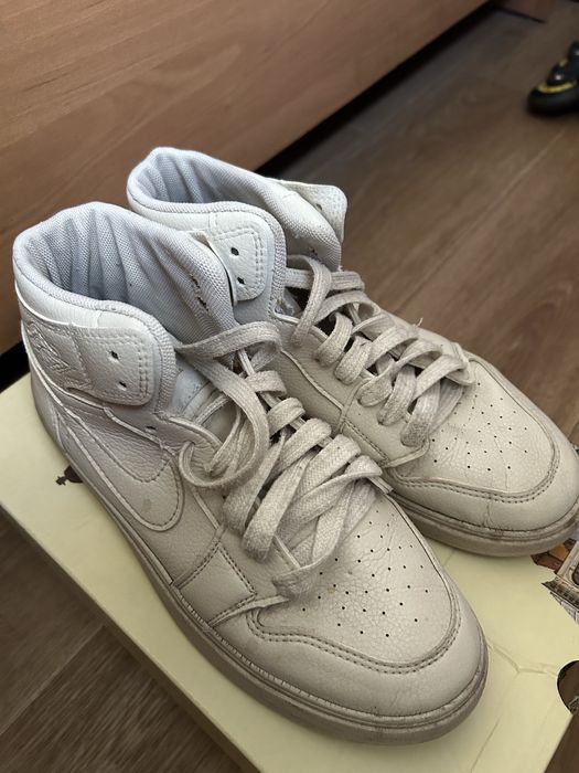 белые кроссовки Nike