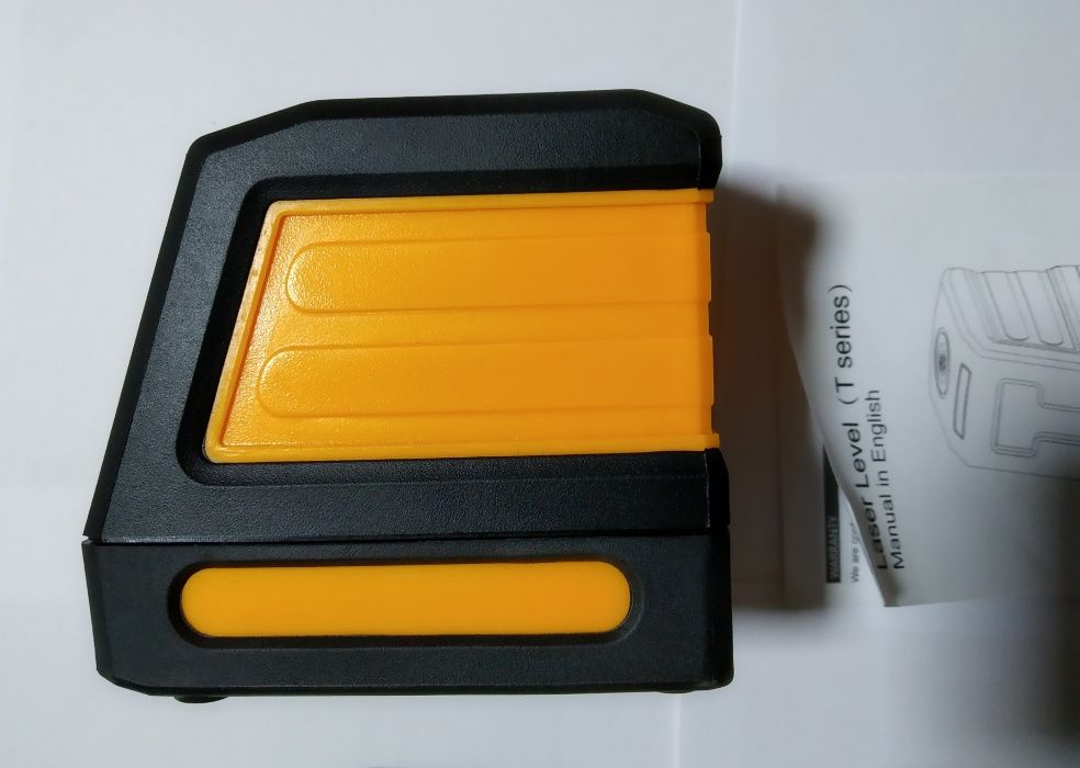 Лазерный уровень с креплением