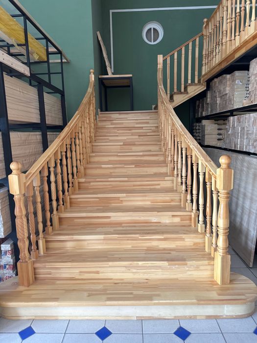 Лестница деревянная