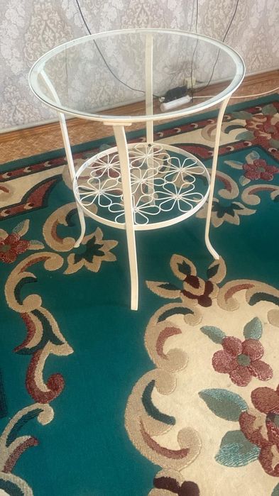 продам столик журнальный