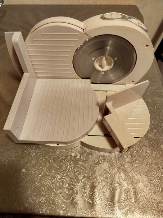 колбасорезачка /слайс машина