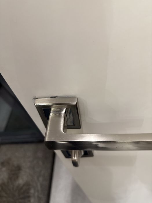 Продам дверь без наличников