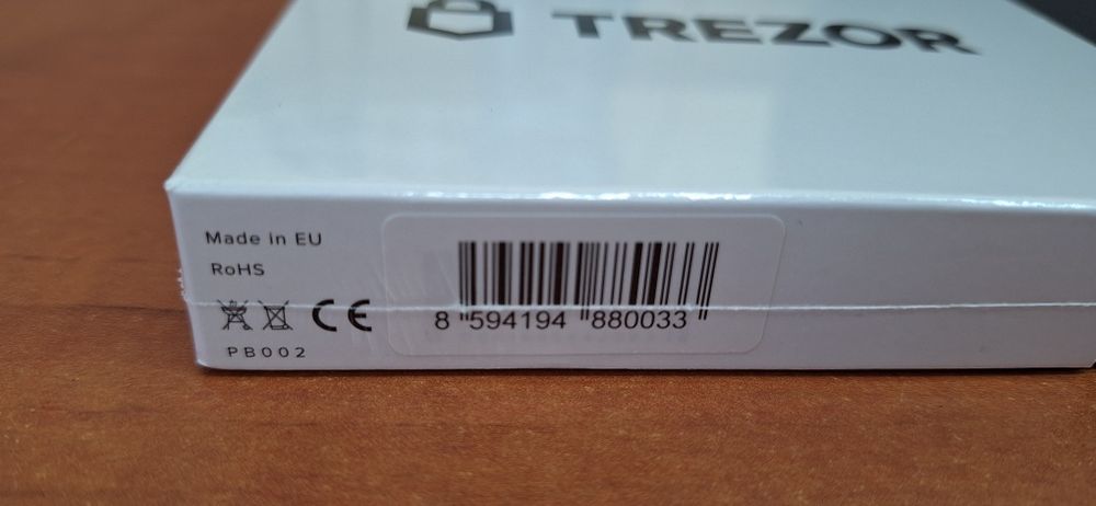 Хардуерен крипто портфейл Trezor Model T