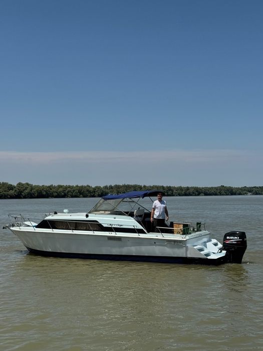 Cabinata Chris Craft Catalina 33