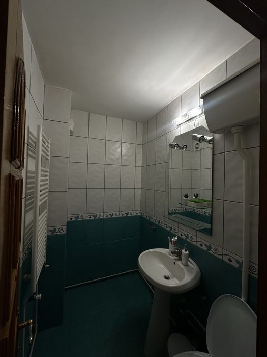 Direct proprietar | Vând apartament cu 4 camere, decomandat, în Constanța (zona Km 4-5, Bulevardul Aurel Vlaicu)
