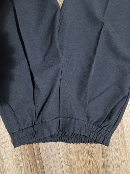 Pantaloni mărimea 38 potrivit pentru 36 ca noi