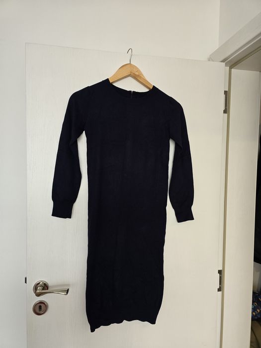 Съмно синя рокля