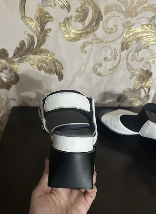 Продам босоножки