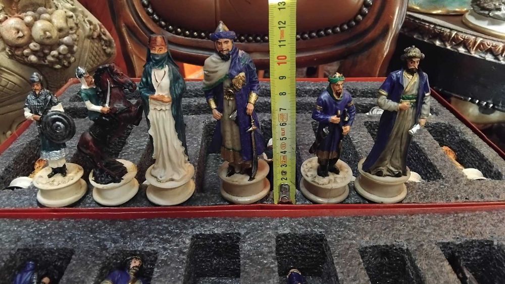 комплекти фигури за шах