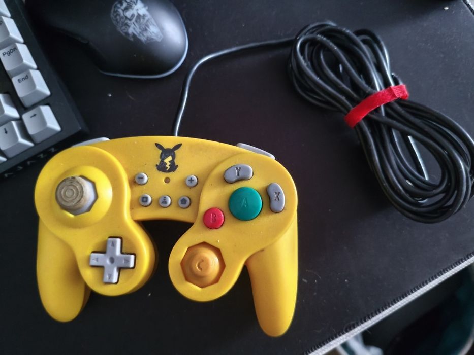 Продам оригинальный геймпад hori на Nintendo switch