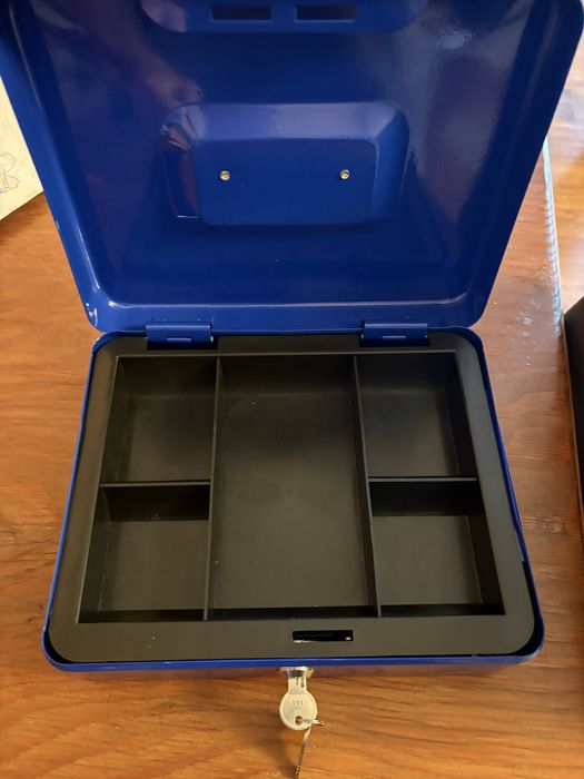 Сейф ключевой замок