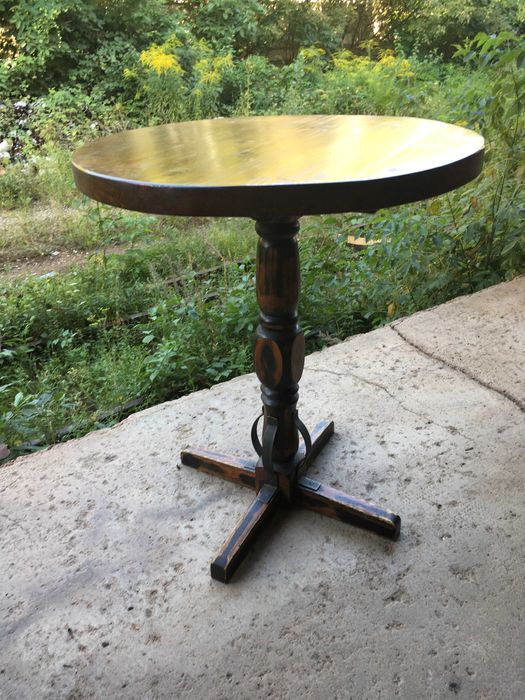 Masa rotunda din lemn masiv