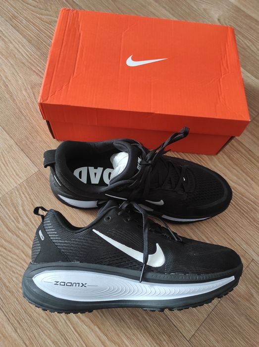 Продам кроссовки новые