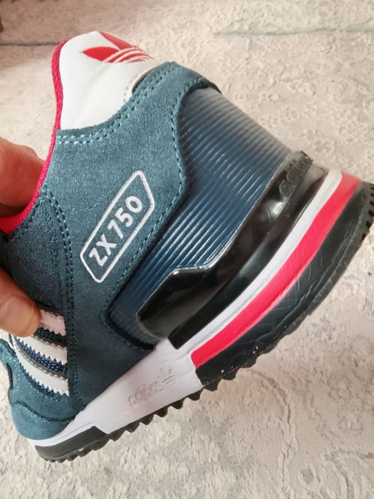 Кроссовка адидас 40