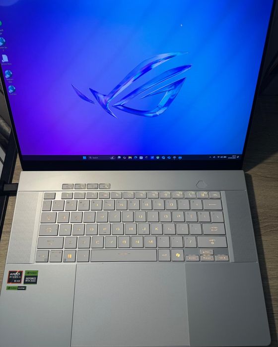 asus rog  ZEPHYRUS G16 OLED
