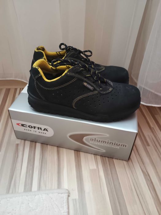 Защитни работни обувки