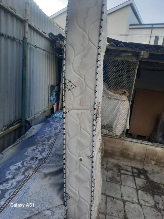 Матрас сотилади.