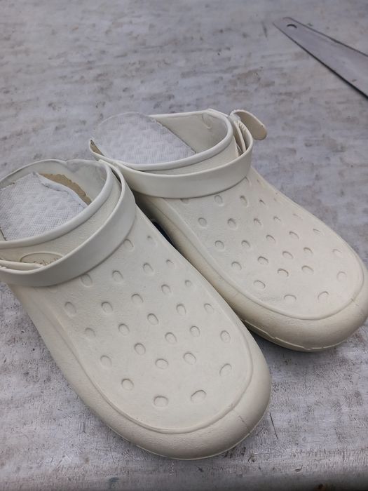 Vând papuci de spital