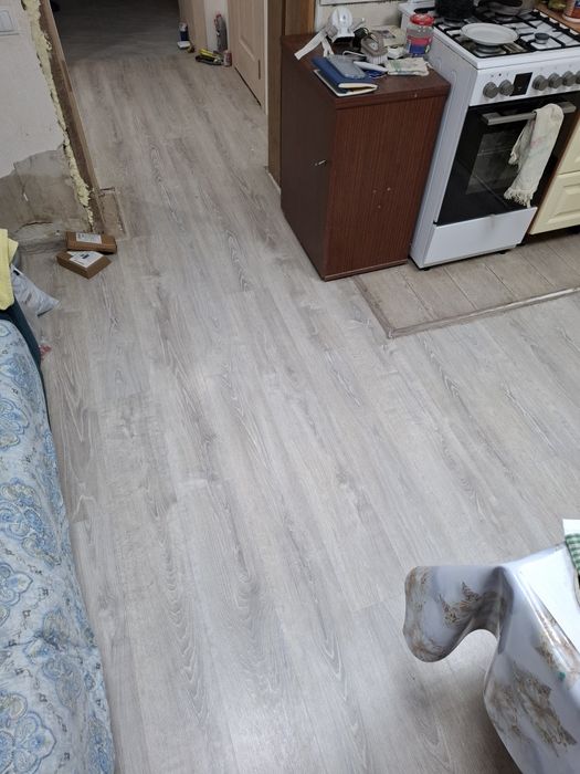 Ламинат б/у серый