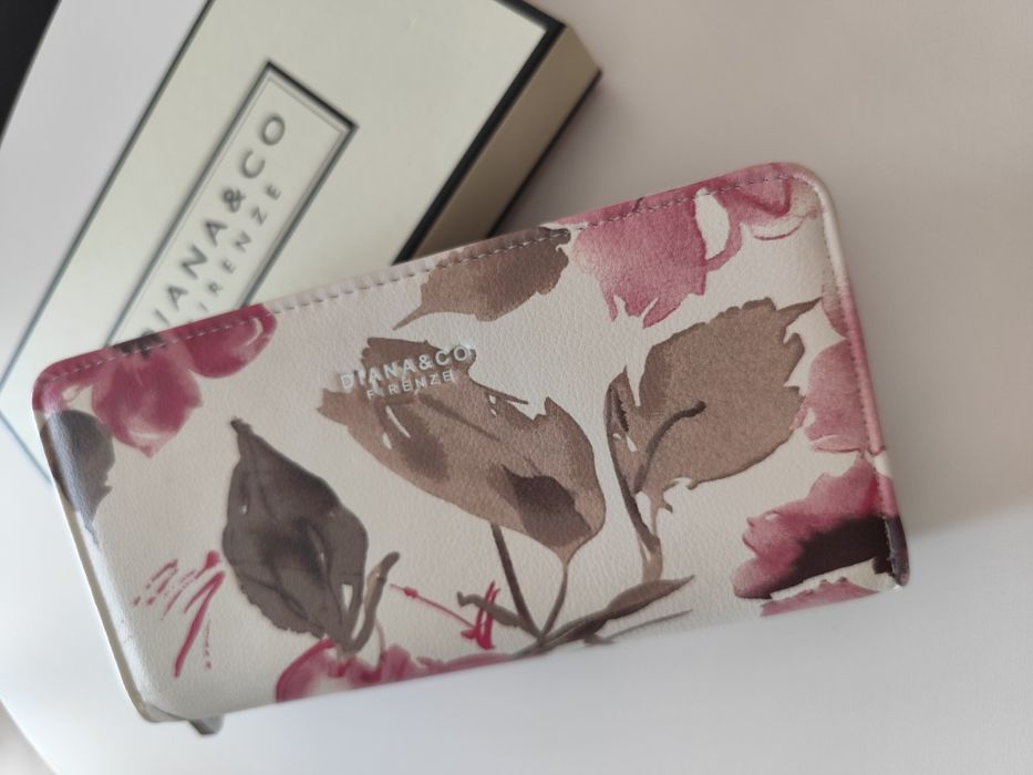 Дамски портфейли