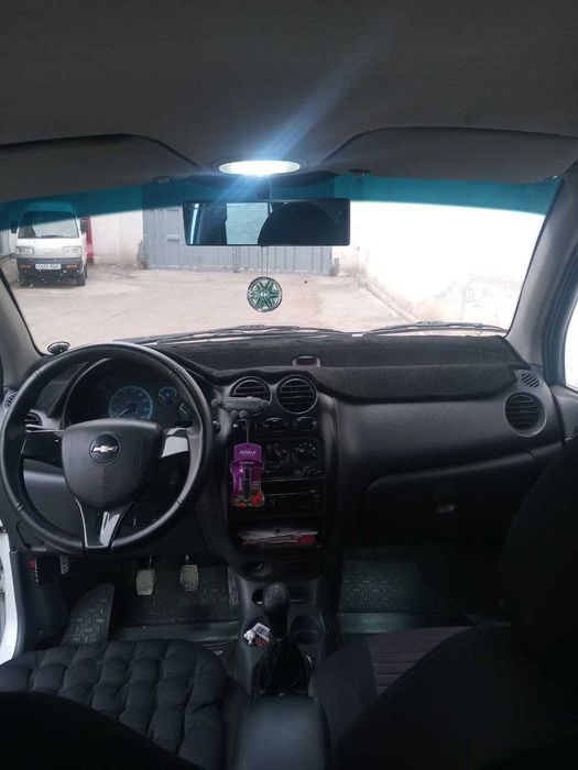 Matiz 2-pozitsiya sotiladi. Metan gazi, konditsionerI bor. Holati zo'r