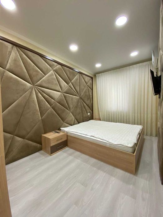 аренда 3-х комн ориентир  гостиница Россия