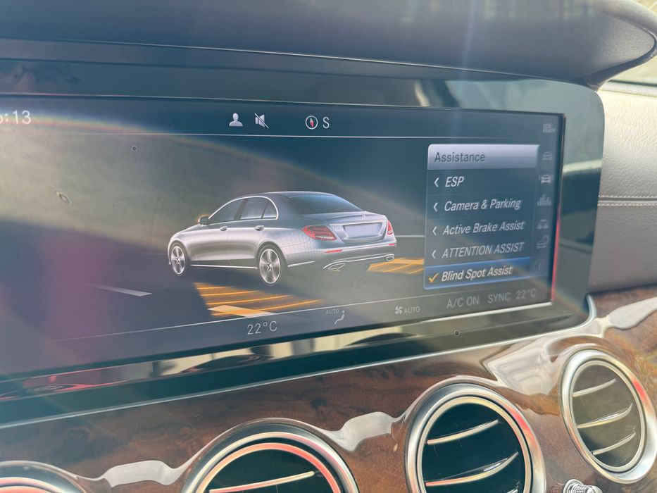 Mercedes E 300 W213 | Лукс и мощ | Реални км | Обслужен