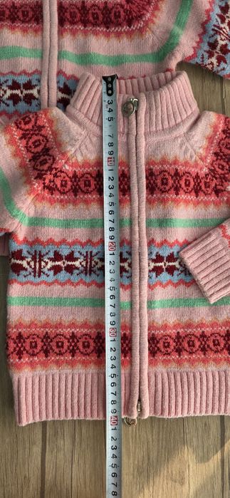 Теплые кофточки  на девочку в 2х размерах: на 3-4 года и на 5-6 лет